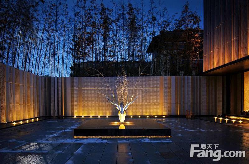 小米手机广告在日本“炸”了-hth华体官方下载app(图3) hth·华体